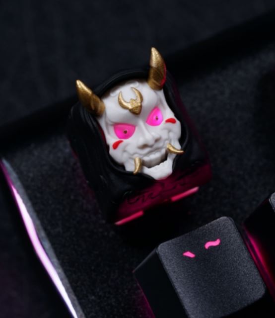 11351_629025e01d70a_Hannya-Black-Gold